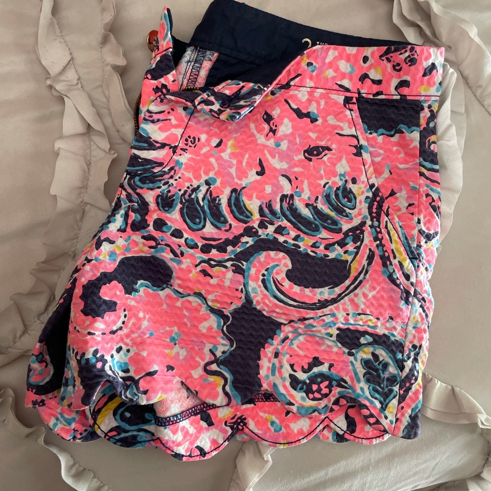Colorful scalloped lily Pulitzer shorts size 2